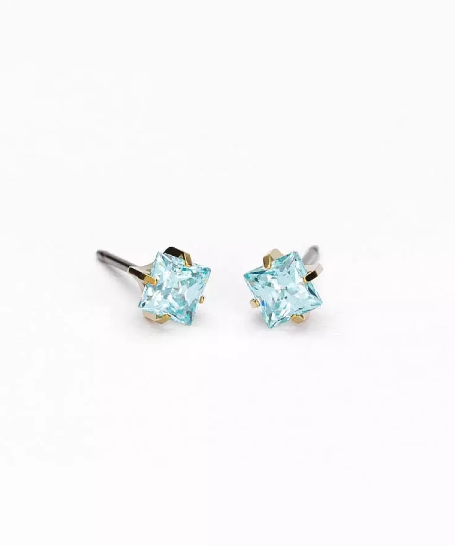 Blomdahl GT Tiffany Edge 5 mm CZ Aquamarine