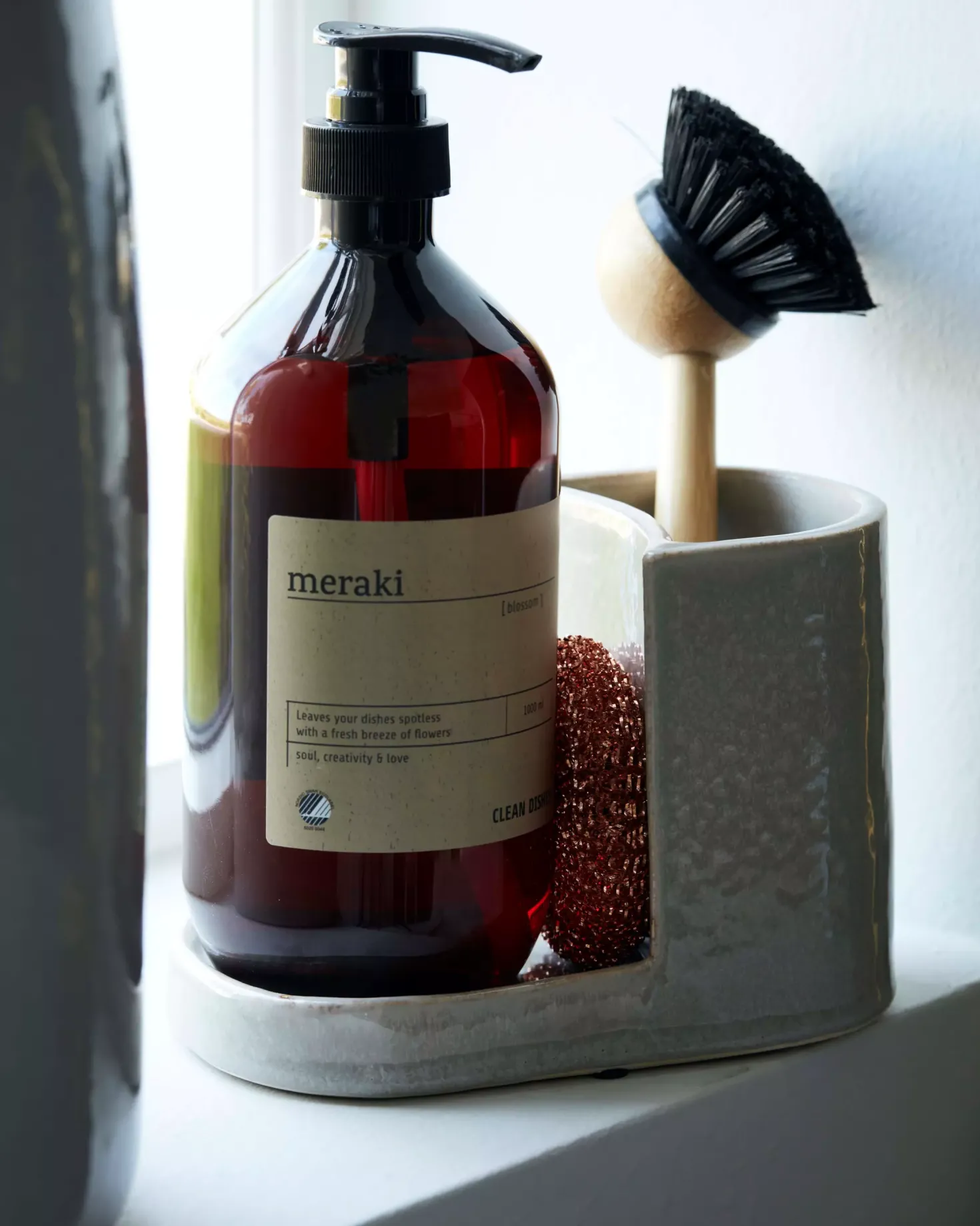 Meraki Datura Brush and Soap Holder