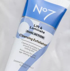 No7Lift & Luminate Cleansing Exfoliator 100 ml