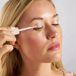 PÜR Cosmetics On Point Tint Creamy Eyeshadow & Primer with Peptides Silk